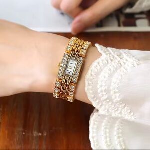 Classic Elegance Gold Crystal Watch – Bracelet Timepiece